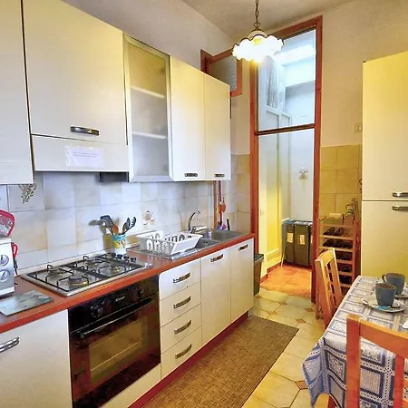 Sleeps 4 Air Con Wifi Casa vacanze Praiano