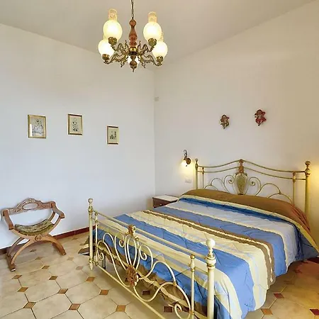 Sleeps 4 Air Con Wifi *