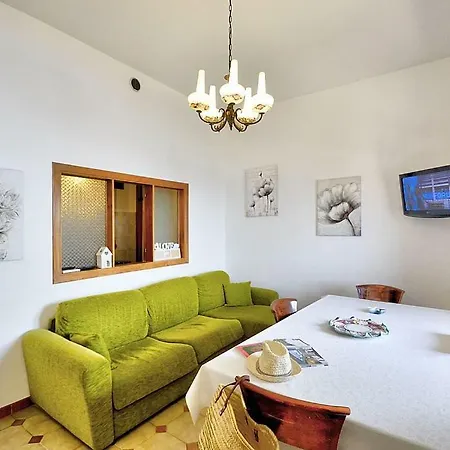Sleeps 4 Air Con Wifi *