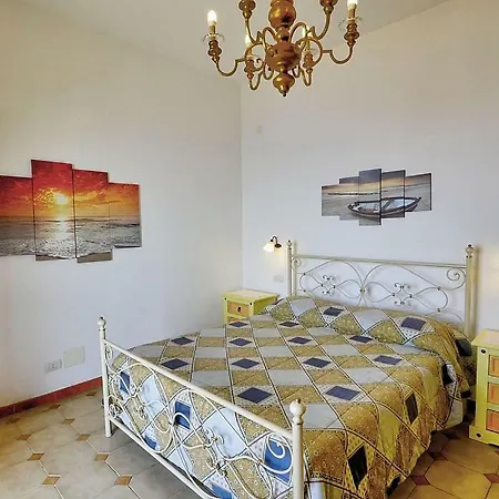 Sleeps 4 Air Con Wifi