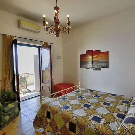 Sleeps 4 Air Con Wifi Praiano
